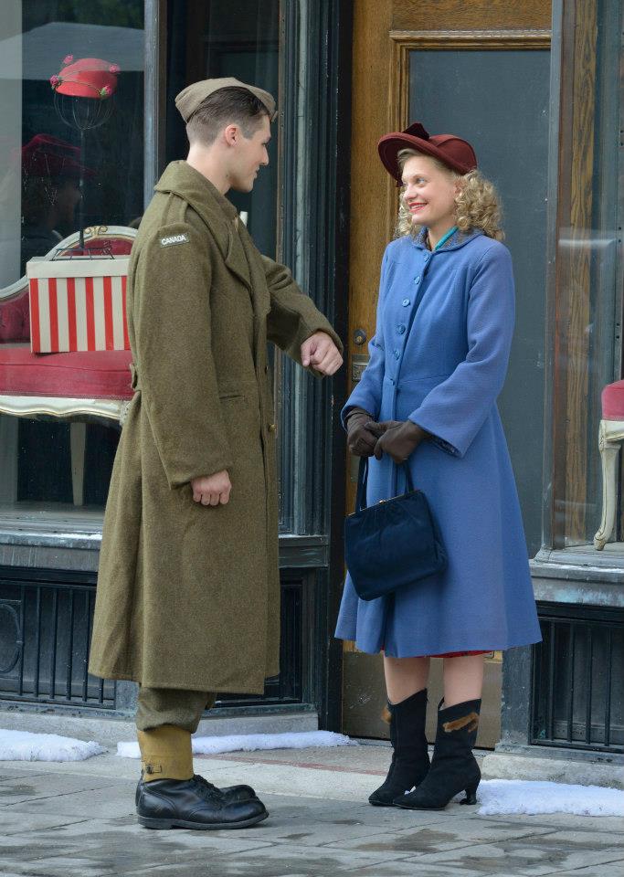 1940s Winter Outfit Inspiration-Long coats, hats and boots. 