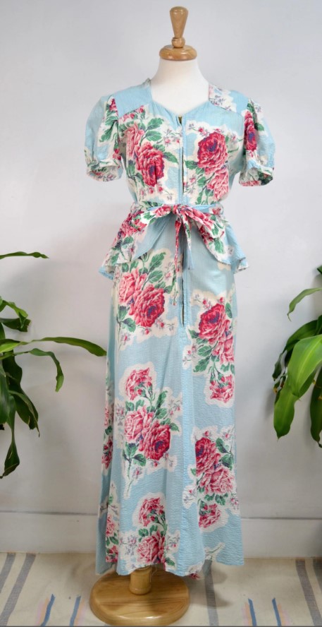 1940s Fashion: 1940s Blue Floral Seersucker House Dress