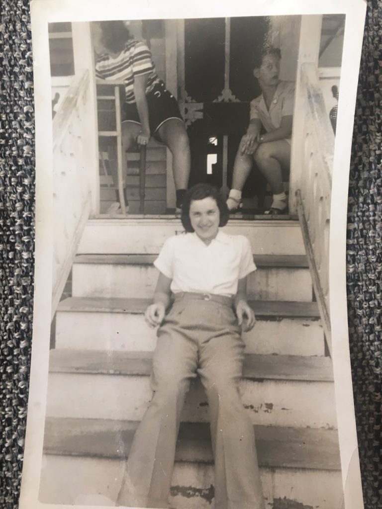 1940s-vintage-image-of-woman-on-front-steps