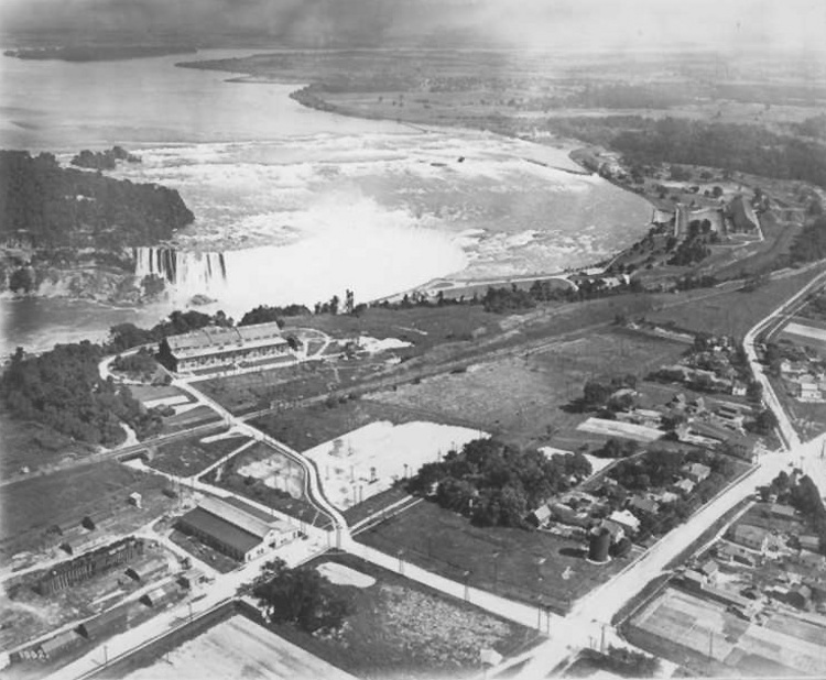 1920s vintage photo: 1921 Aerial View of the Horseshoe Falls and the City of Niagara