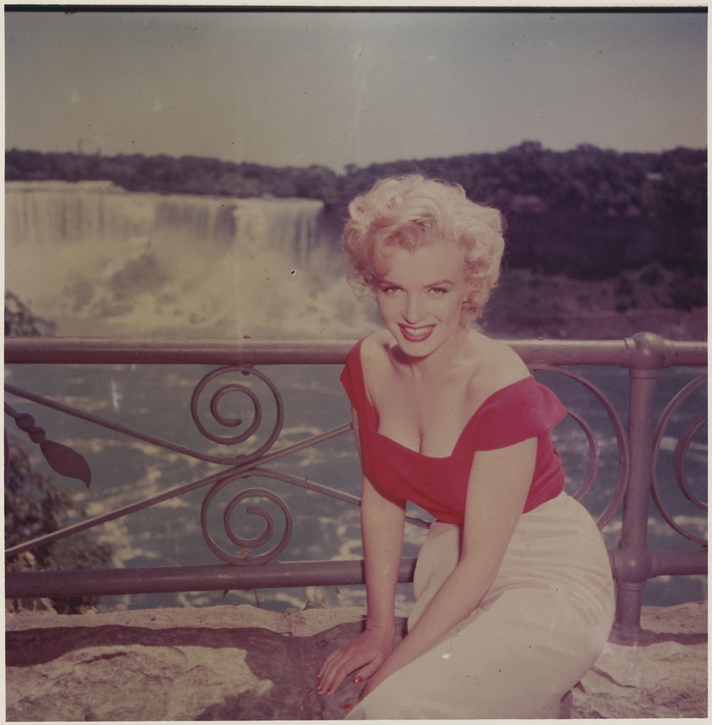 1950s marilyn monroe visiting niagara falls vintage image