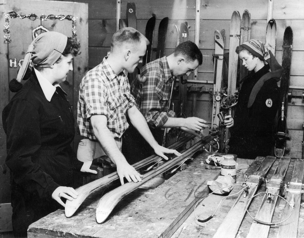 1940's vintage photo of the hoofers ski club university of wisconsin. Fun vintage ski and winter outfits. 