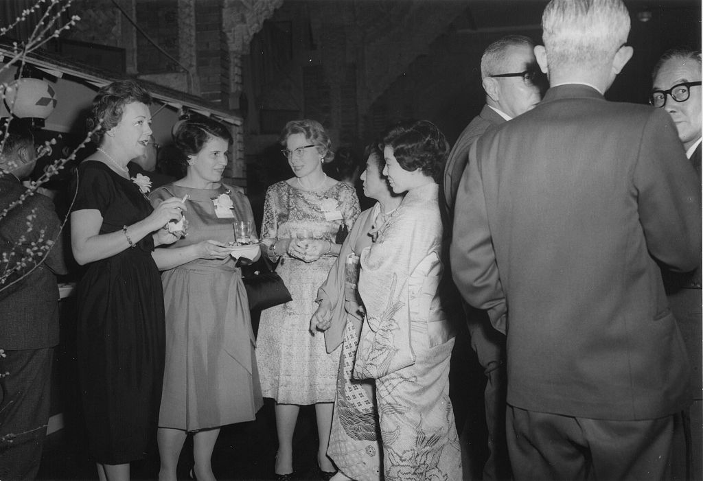How to Host a 1950's Cocktail/Lounge Party - The Vintage Inn