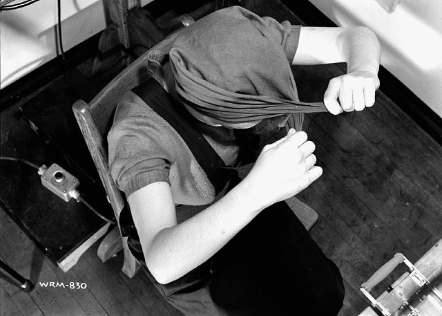 Veronica Foster the Bren Gun Girl blog post by www.vintageinn.ca how to tie a head scarf for war work vintage photo