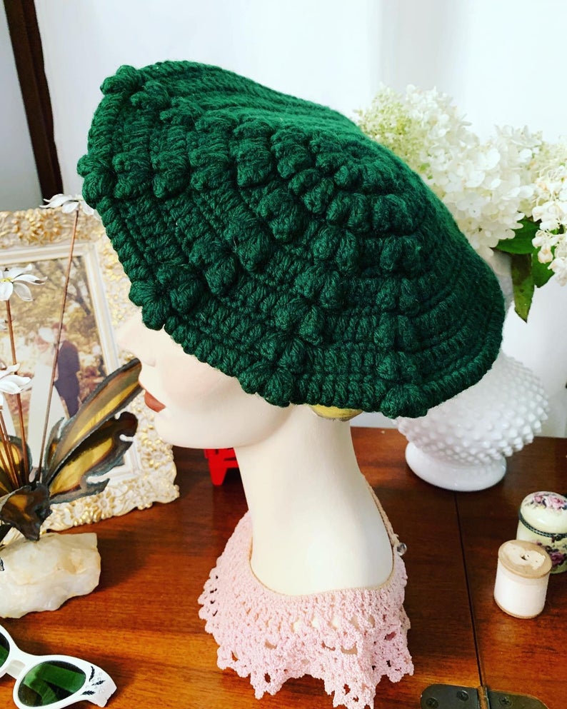 1940s Fashion: Stunning 1940s hand-knit lush forest green beret hat