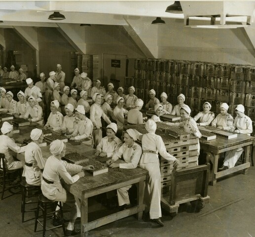 Working in the GECO munitions factory, Scarborough, 1940. Courtesy of Heritage Toronto