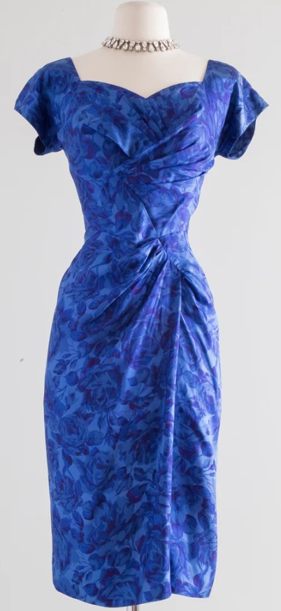 1950s Fashion: Late 1940s, early 1950s hourglass blue floral sweetheart neckline Dorothy O'Hara dress. 